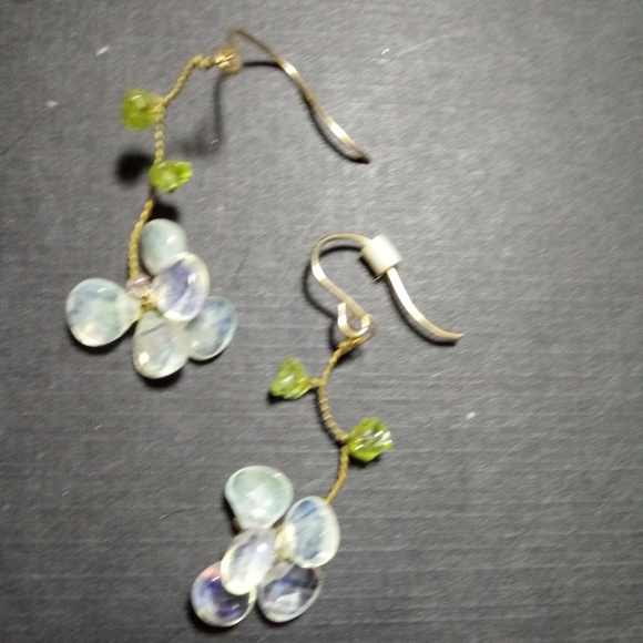 GLASS  FLORAL NECKLACE AND DANGLE EARRINGS - Picture 2 of 3